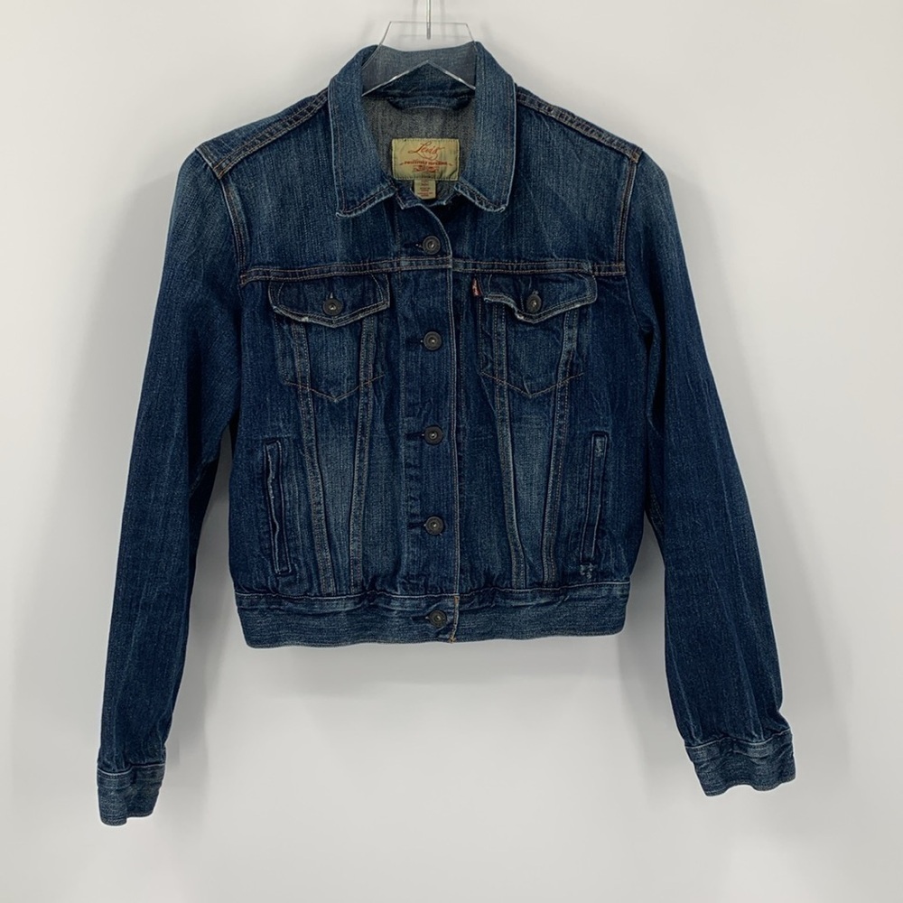 Levi's denim jean jacket blue fading distressing cotton button women Medium M
